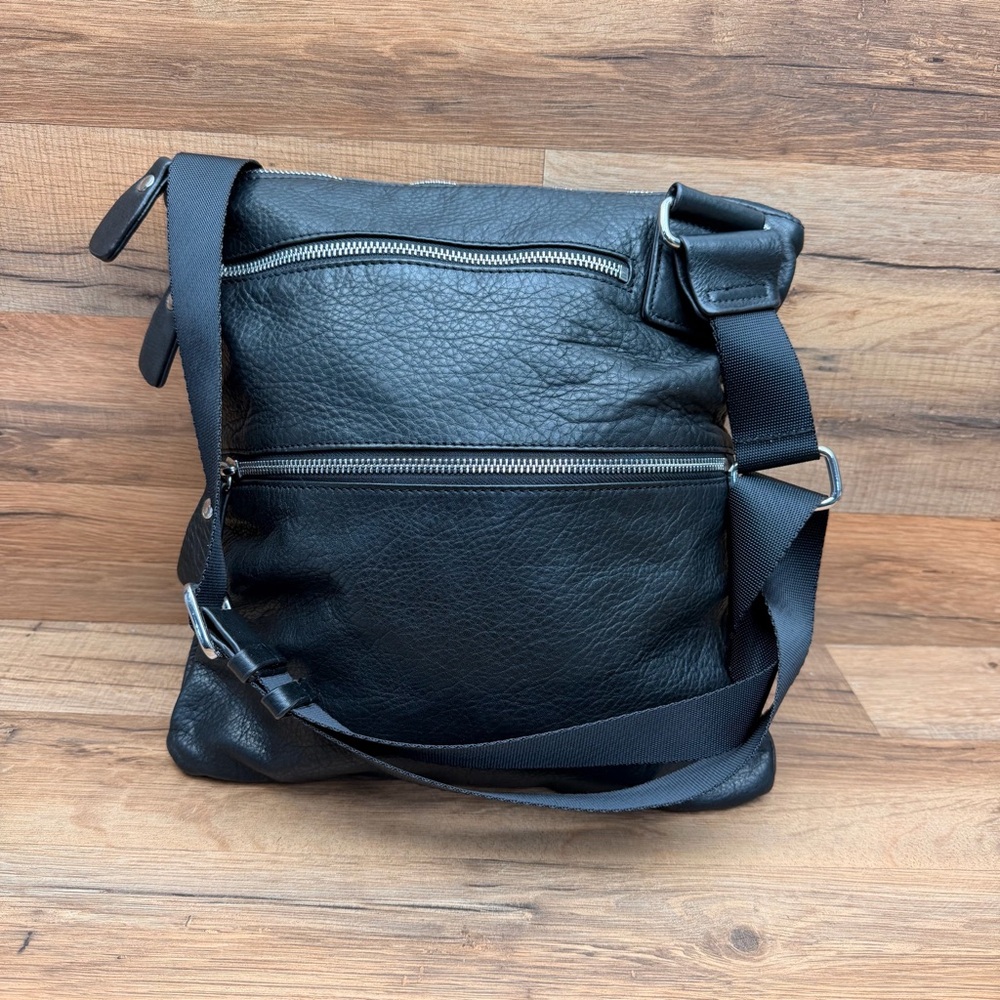 Margot Black Leather Triple Zip Compartment handbag Silver zip Pockets pebbled - Picture 2 of 9